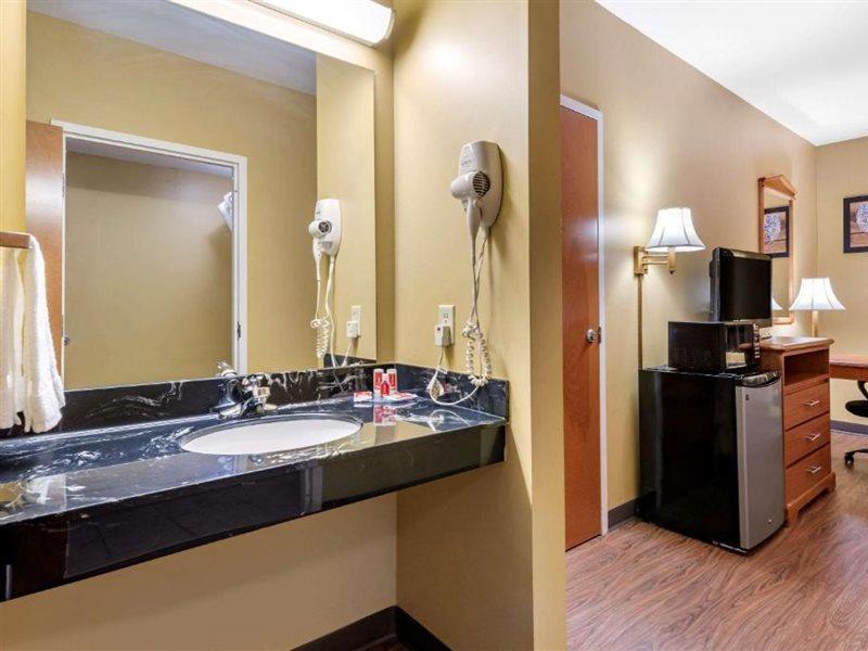 Econo Lodge Louisville Airport Eksteriør billede