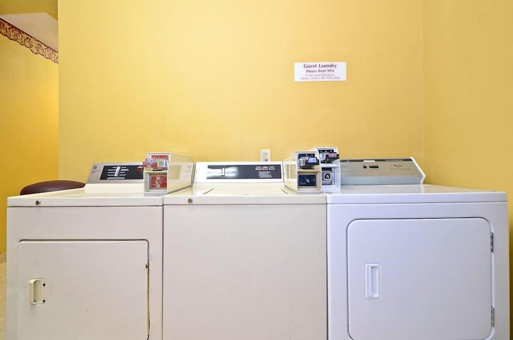 Econo Lodge Louisville Airport Eksteriør billede