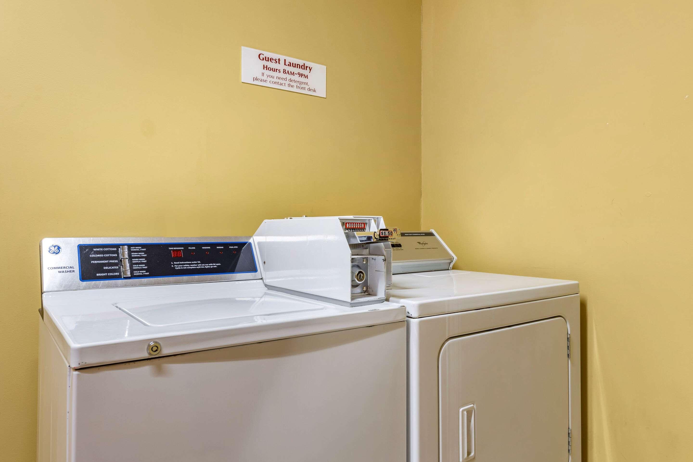 Econo Lodge Louisville Airport Eksteriør billede