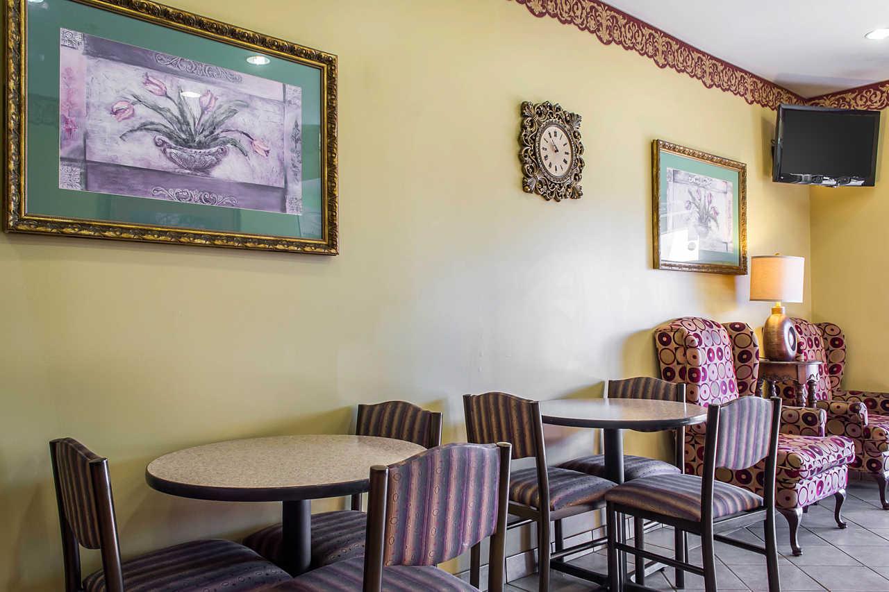 Econo Lodge Louisville Airport Eksteriør billede