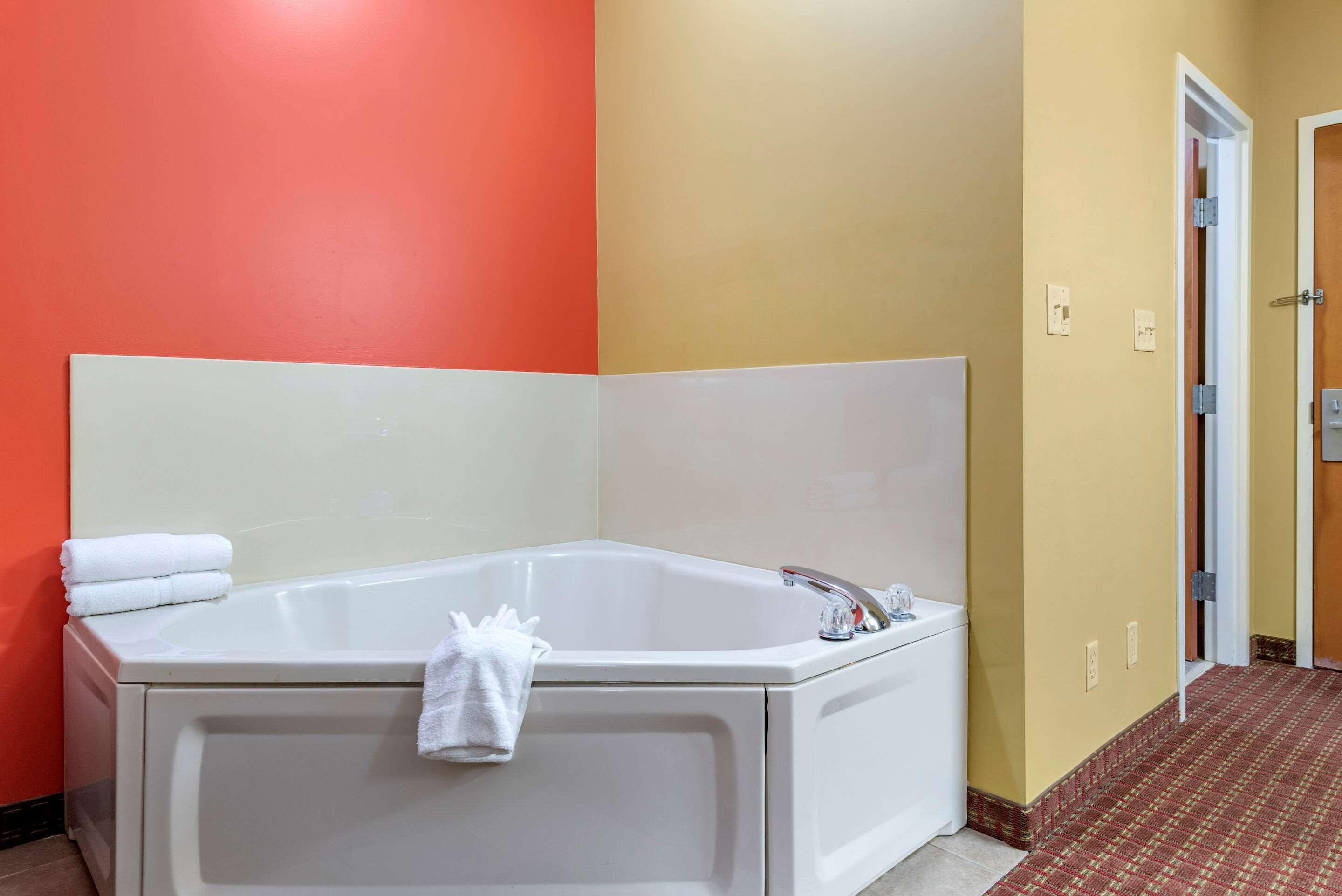 Econo Lodge Louisville Airport Eksteriør billede