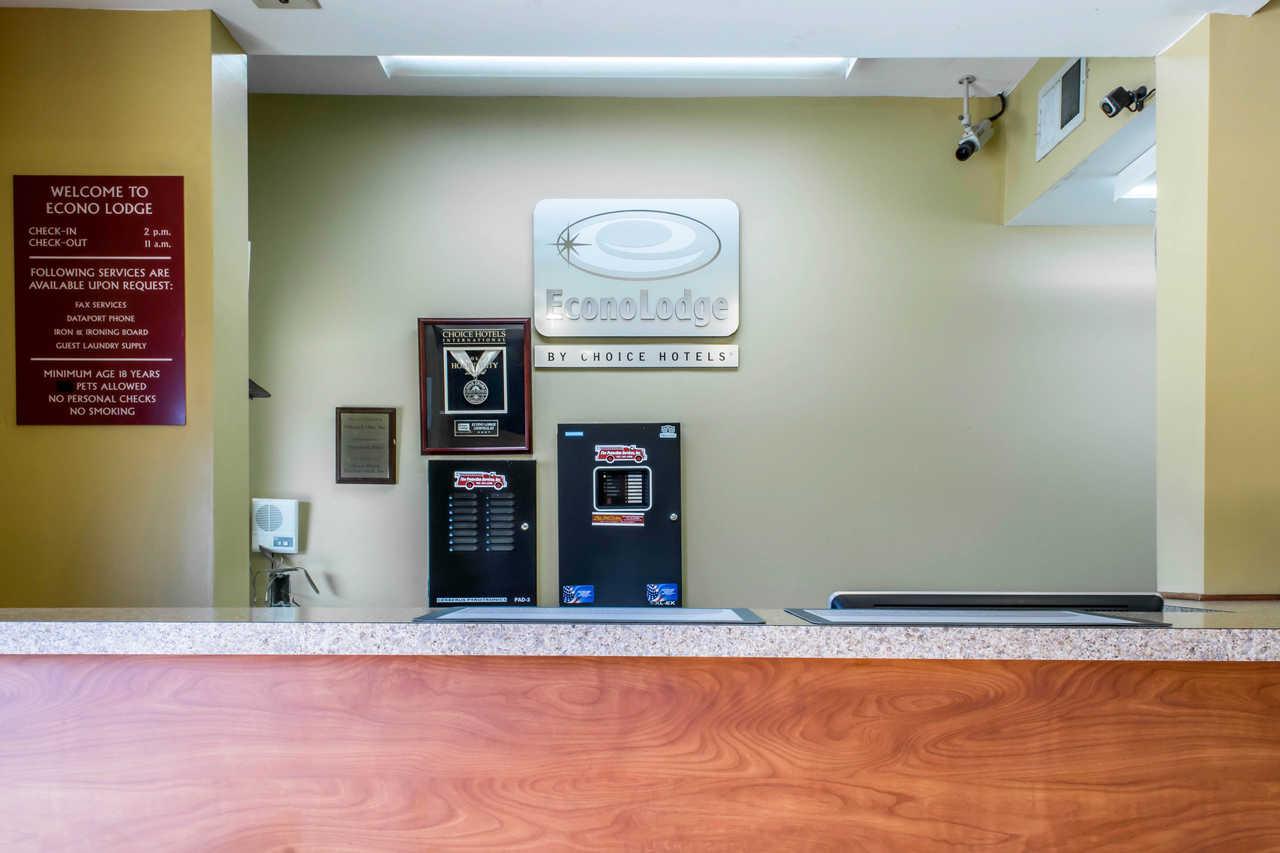 Econo Lodge Louisville Airport Eksteriør billede
