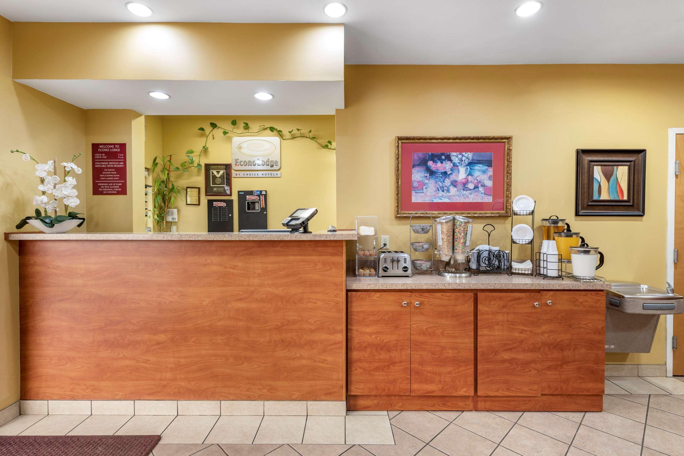 Econo Lodge Louisville Airport Eksteriør billede